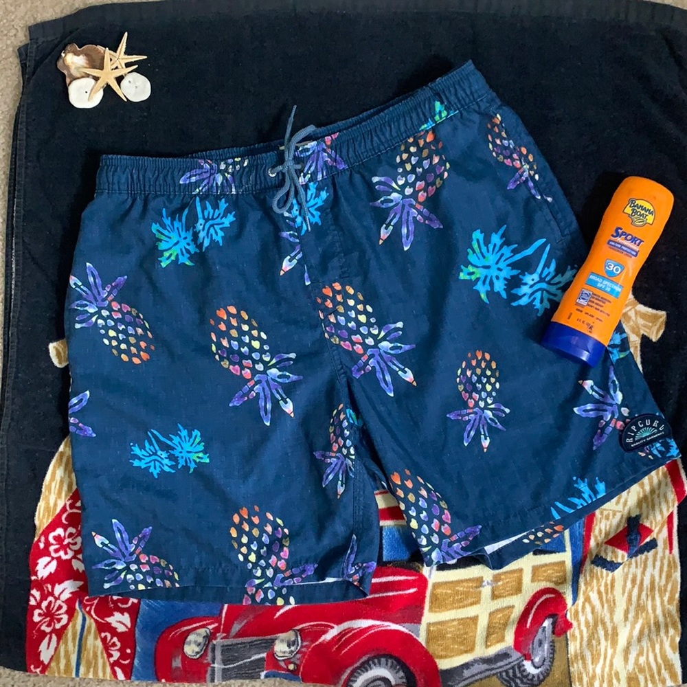 Rip curl L men’s board shorts